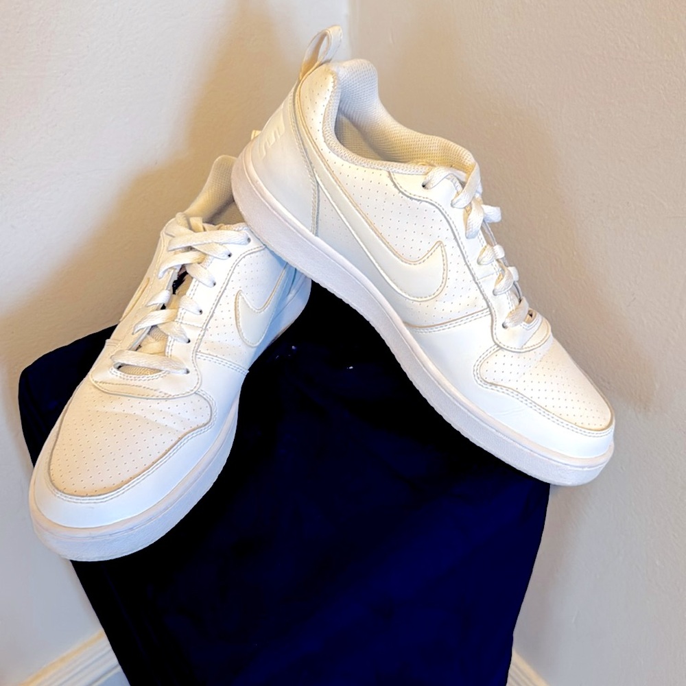 Nike Court Borough Low
‘Triple White’, Men’s Size 8 1/2